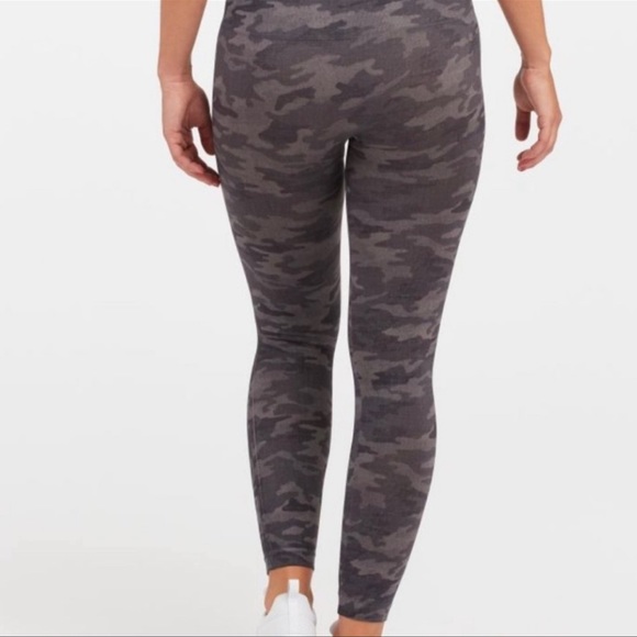 SPANX Look At Me Now Seamless Legging Shapewear Camo Size Medium NWOT - Picture 7 of 8